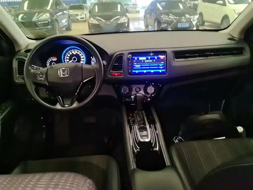 Vezel 2016 1.8L CVT 2WD Pioneer Edition — миниатюра 3