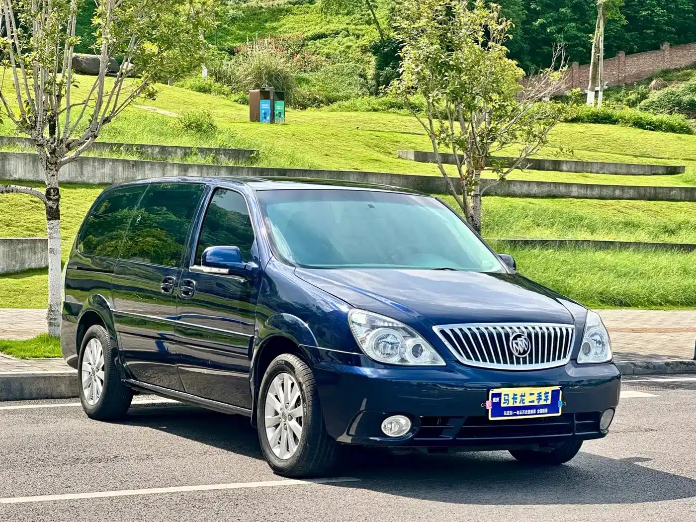 Buick GL8 2011 2.4L CT Luxury Business Comfort Edition — миниатюра 3