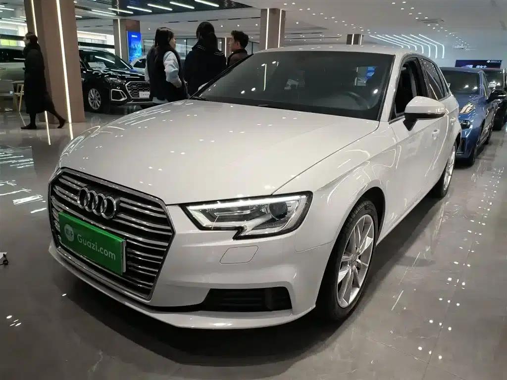 Audi A3 2018 30th Anniversary Edition Sportback 35 TFSI Progressive — миниатюра 2