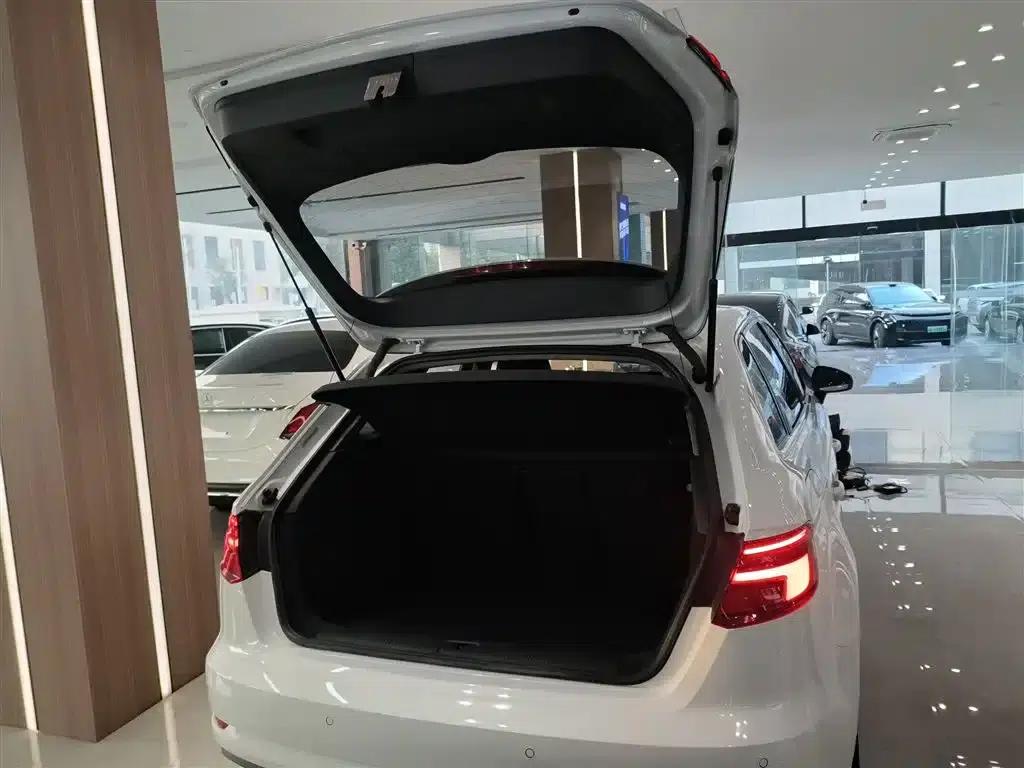 Audi A3 2018 30th Anniversary Edition Sportback 35 TFSI Progressive — миниатюра 15
