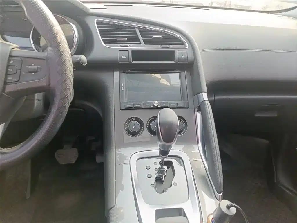Peugeot 3008 2016 1.6THP Automatic Classic Edition — миниатюра 9