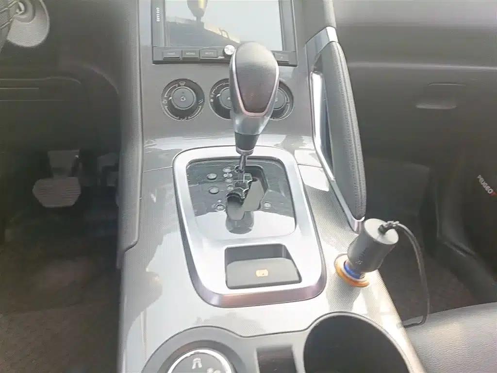 Peugeot 3008 2016 1.6THP Automatic Classic Edition — миниатюра 10