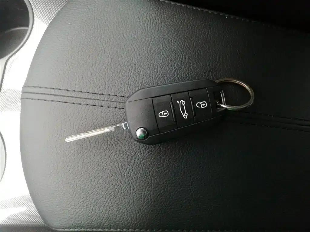 Peugeot 3008 2016 1.6THP Automatic Standard Edition — миниатюра 9