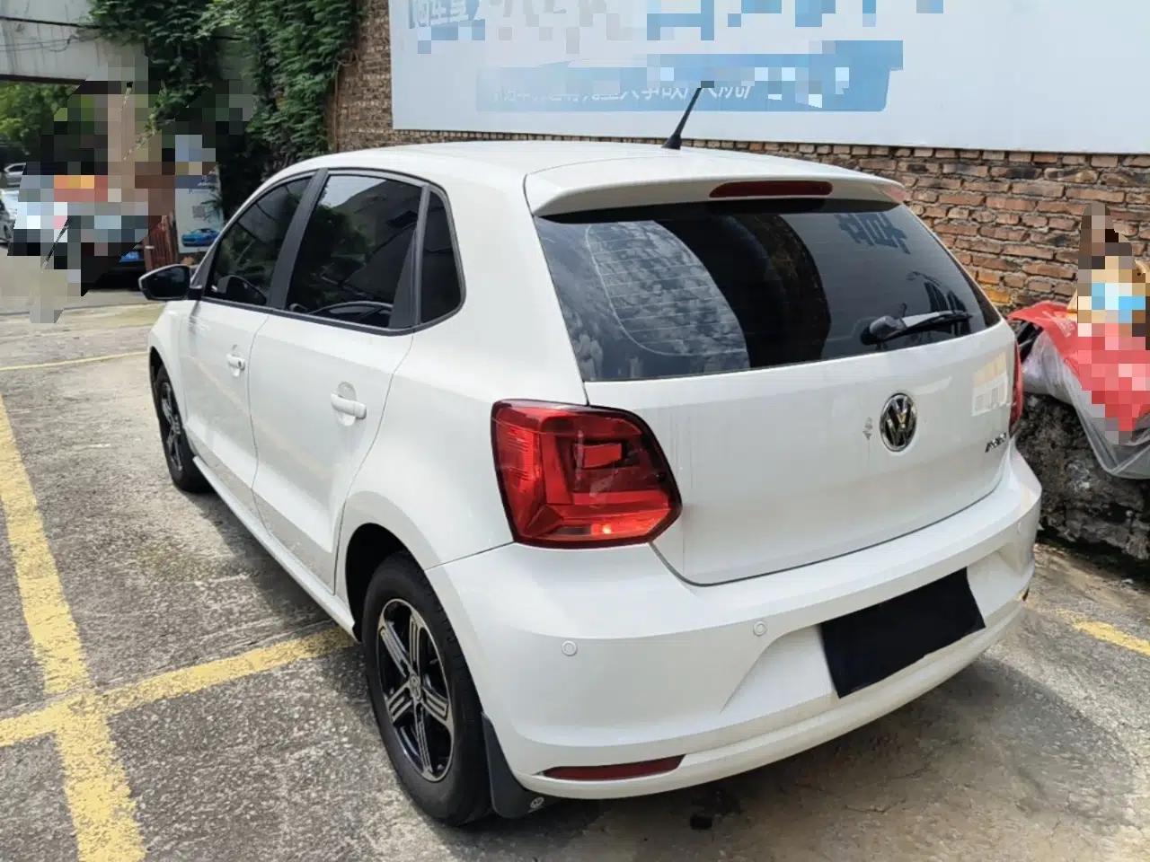 Volkswagen Polo 2016 1.4L Automatic Trendy Model — миниатюра 4