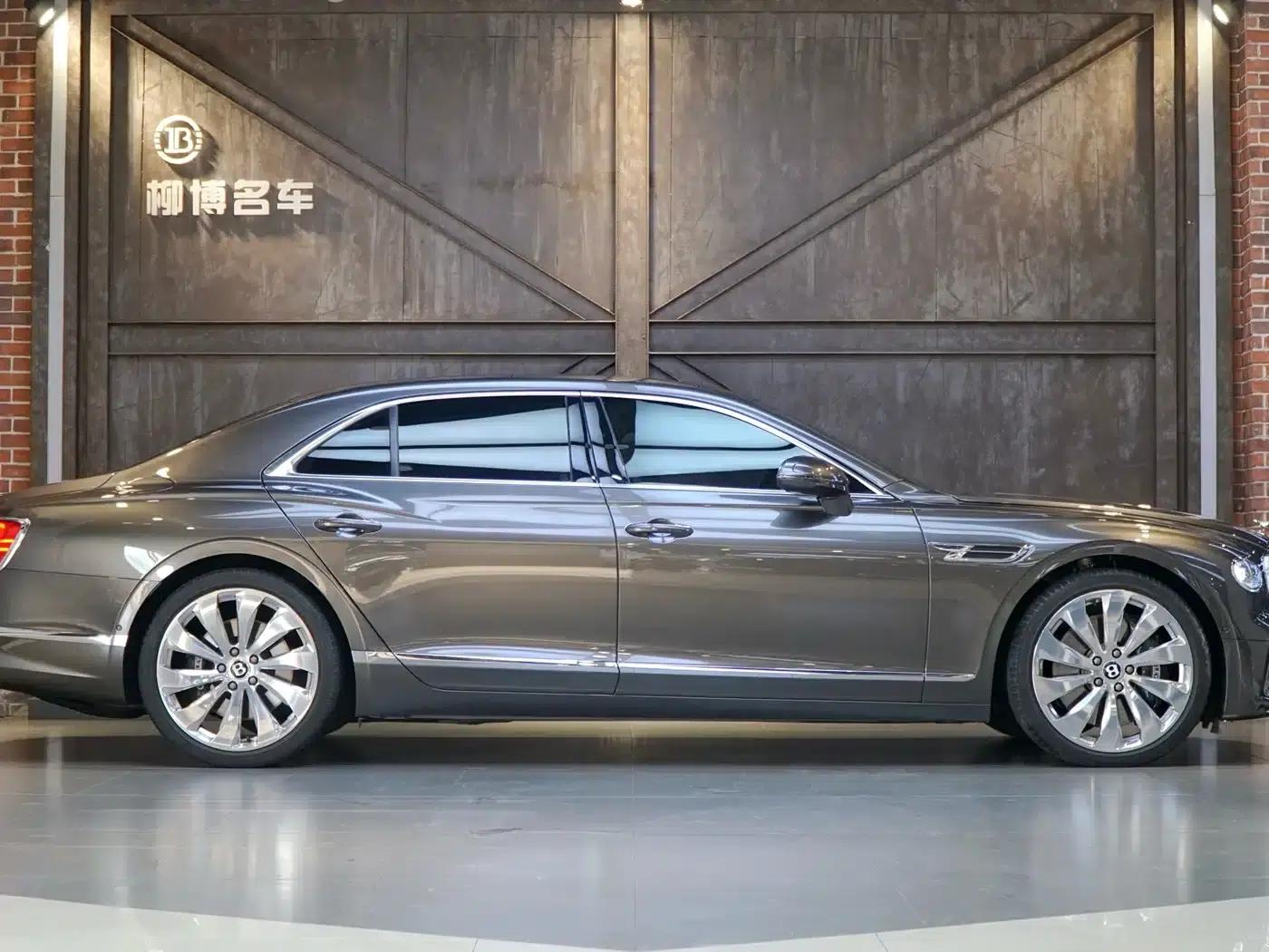 Flying Spur 2022 4.0T V8 Standard Edition — миниатюра 3