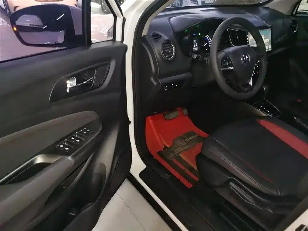 Changan CS15 2016 1.5L Automatic Fashion Edition — миниатюра 9