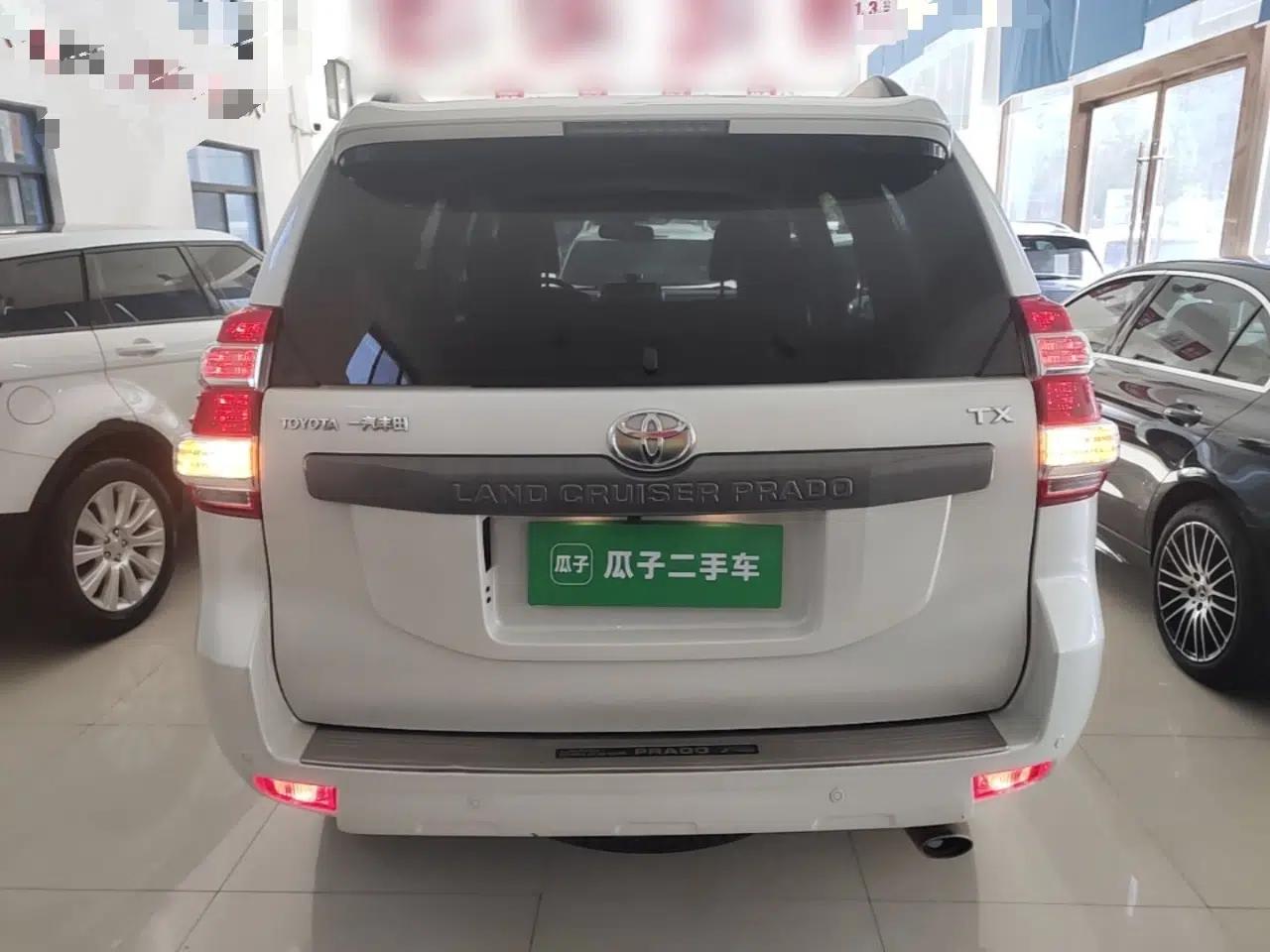 Toyota Prado 2016 2.7L Automatic Standard Edition — миниатюра 3