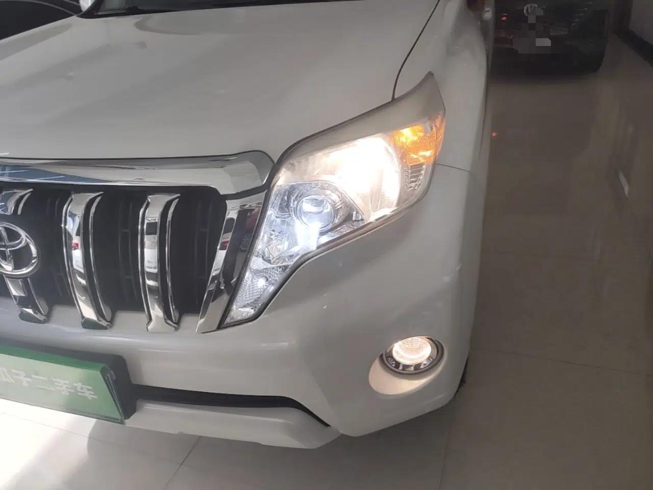 Toyota Prado 2016 2.7L Automatic Standard Edition — миниатюра 5