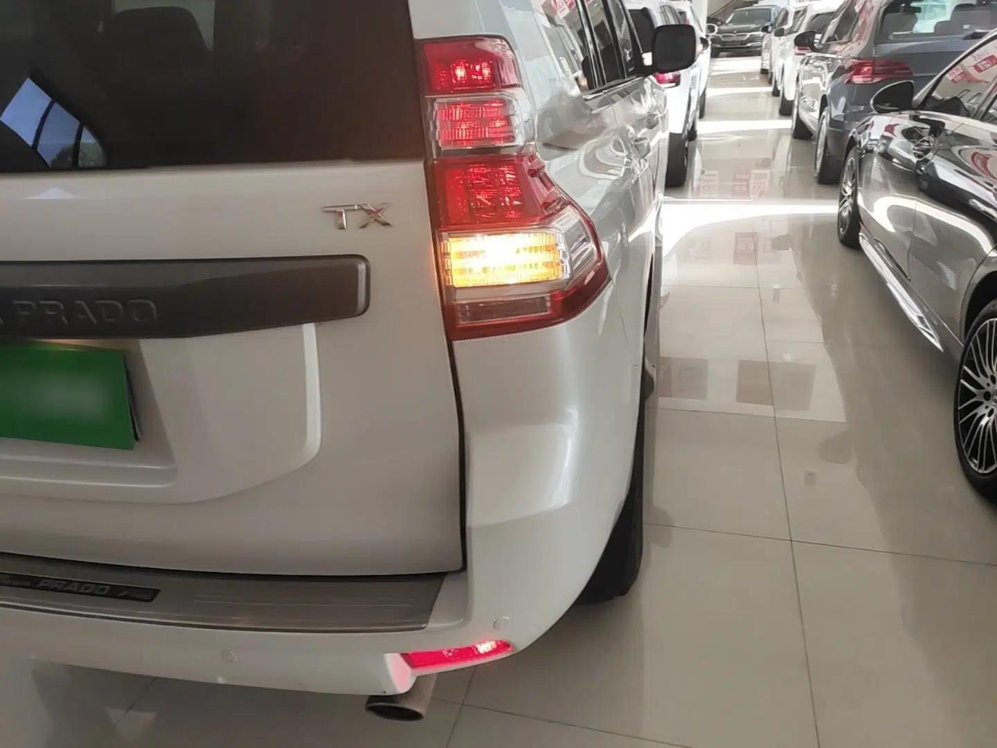 Toyota Prado 2016 2.7L Automatic Standard Edition — миниатюра 8