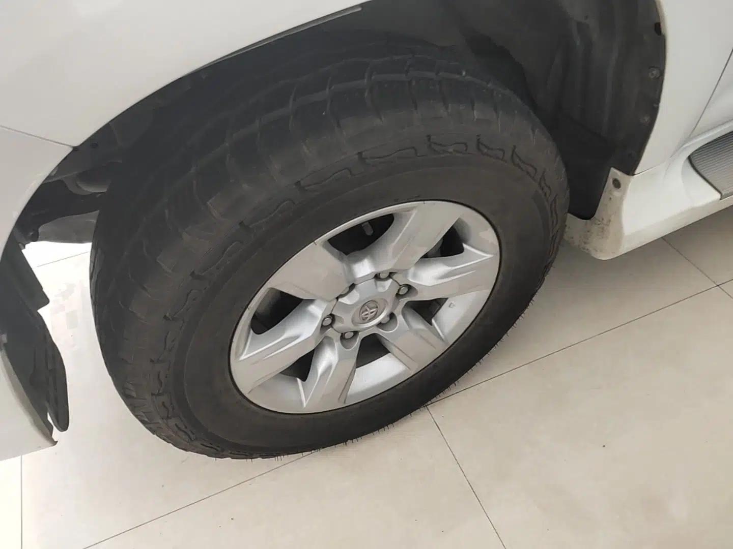 Toyota Prado 2016 2.7L Automatic Standard Edition — миниатюра 9
