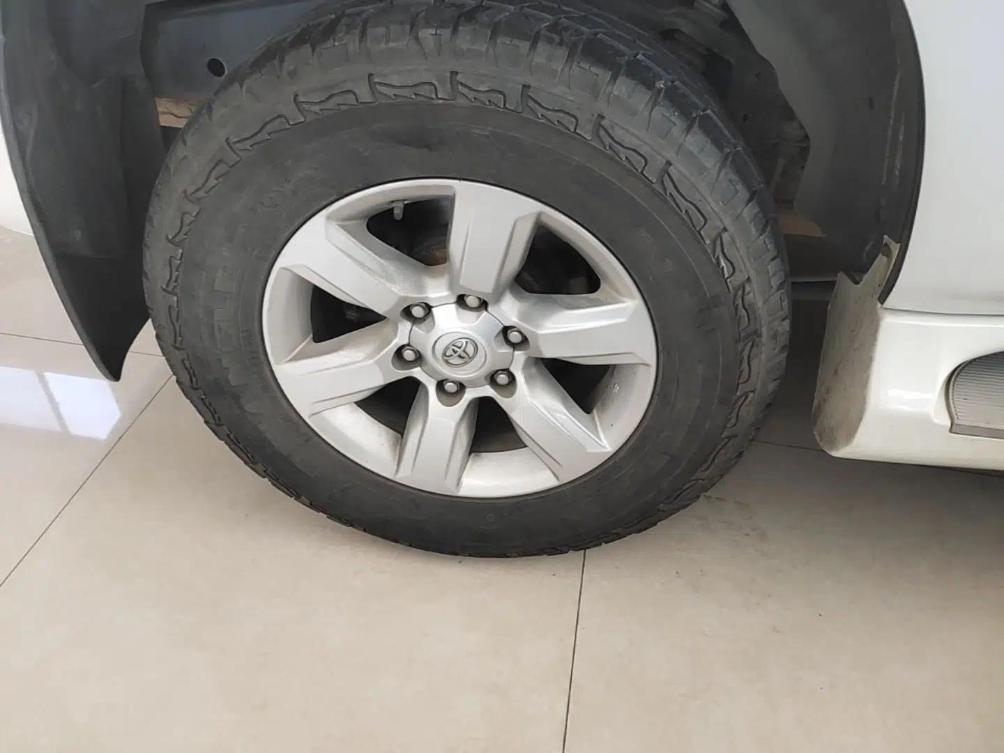 Toyota Prado 2016 2.7L Automatic Standard Edition — миниатюра 10