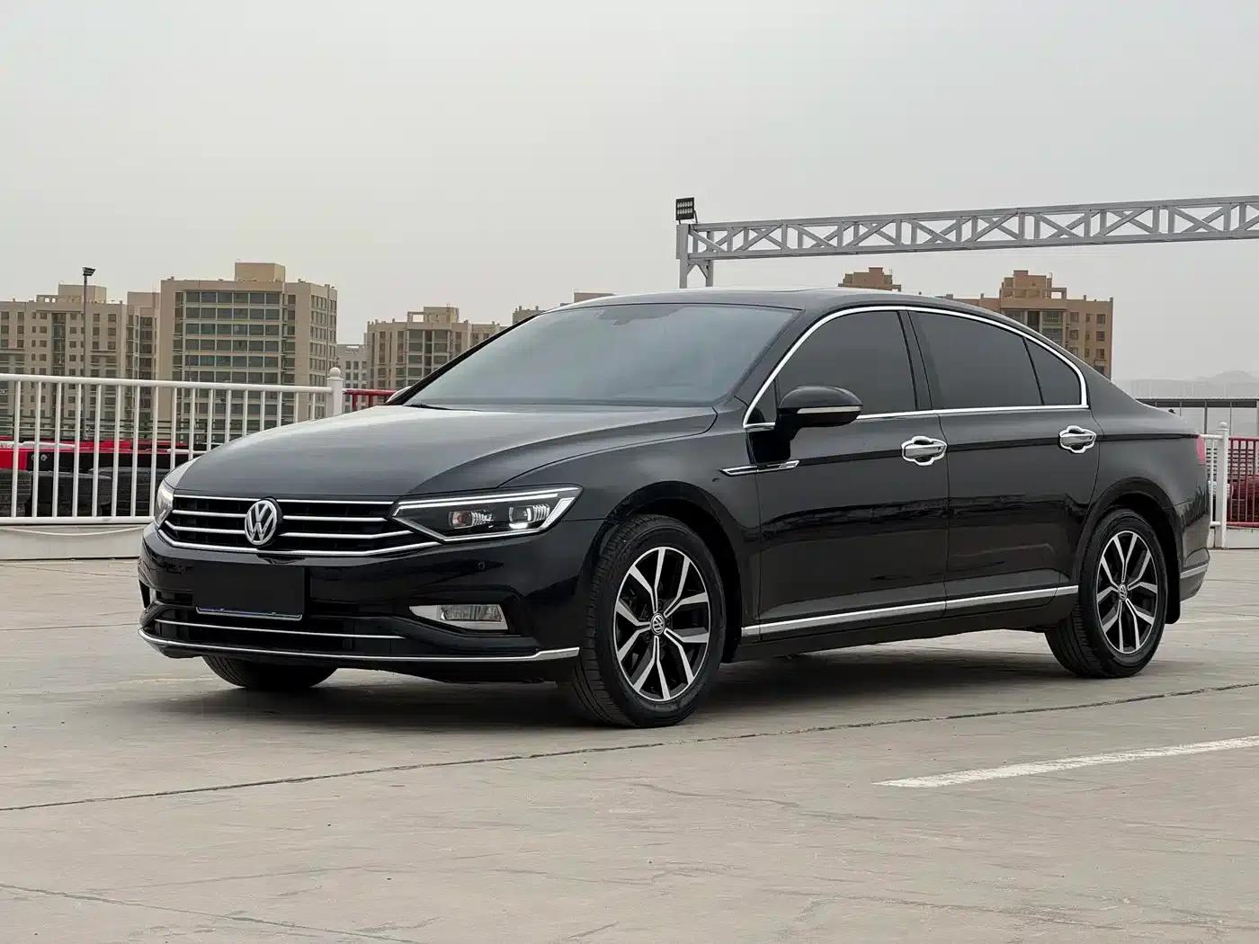 2020 Volkswagen Passat 330TSI DSG Leading Edition — миниатюра 1
