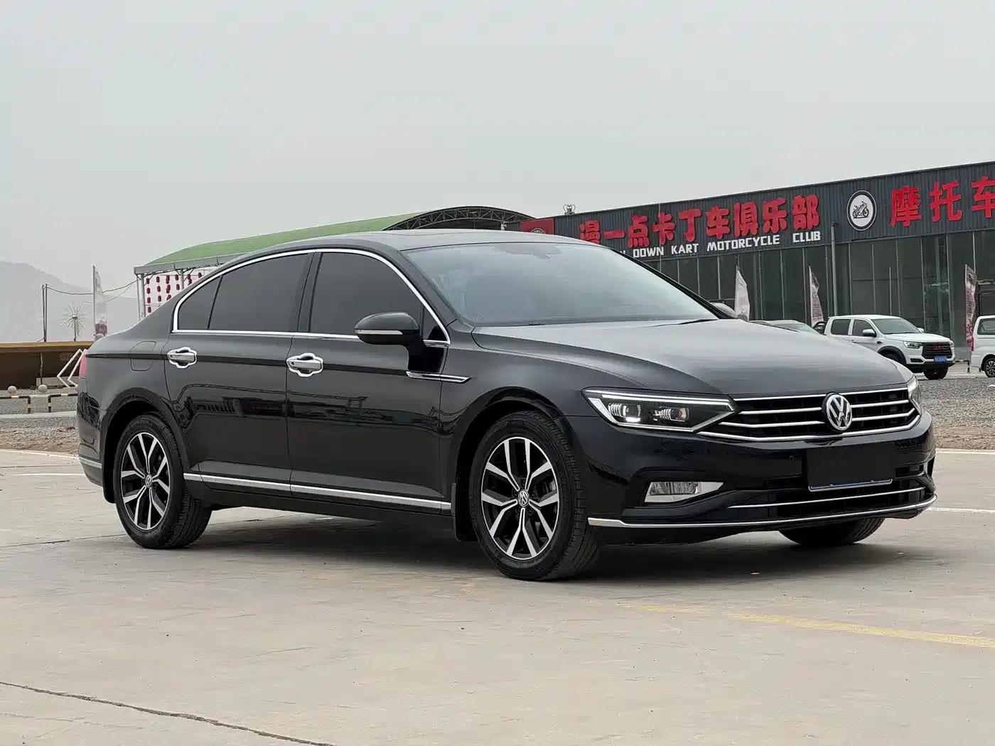 2020 Volkswagen Passat 330TSI DSG Leading Edition — миниатюра 3