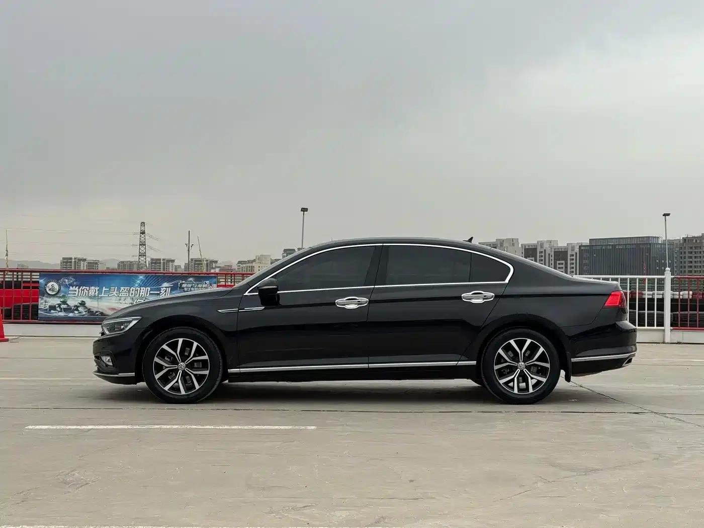 2020 Volkswagen Passat 330TSI DSG Leading Edition — миниатюра 10