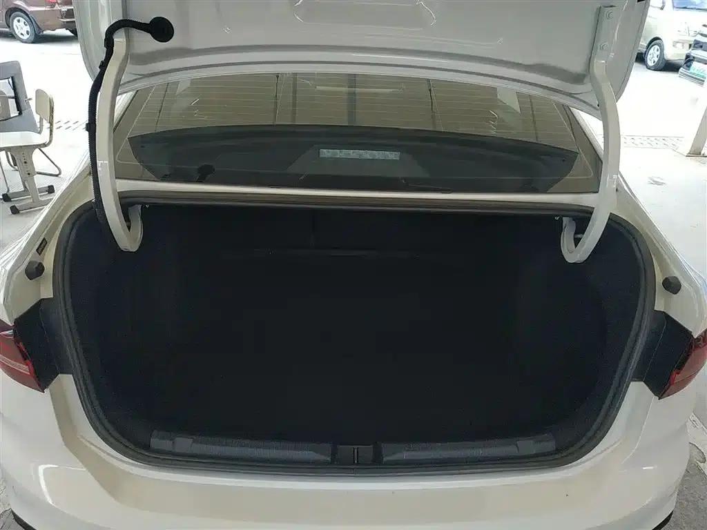 2023 Volkswagen Lavida Facelift 1.5L Automatic Comfort Edition — миниатюра 14