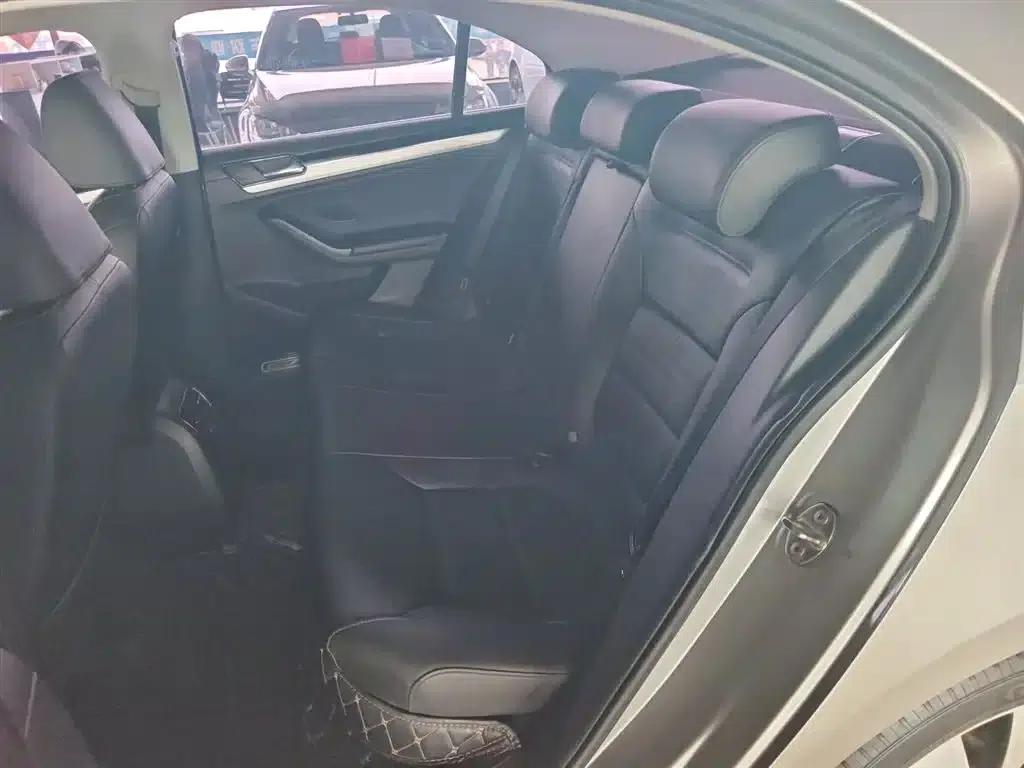 2018 Volkswagen Sagitar 1.6L Automatic Comfort Model — миниатюра 12