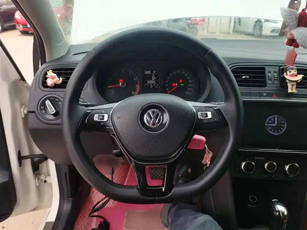 2016 Polo 1.4L Automatic Fashion Edition — миниатюра 11