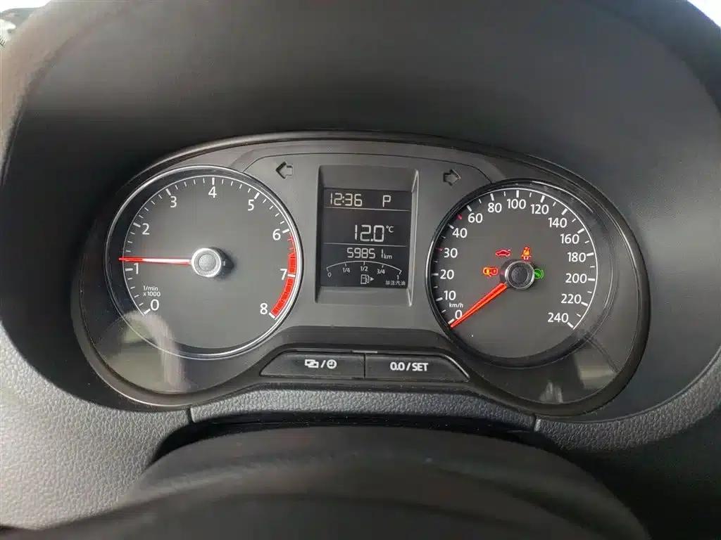 2016 Polo 1.4L Automatic Fashion Edition — миниатюра 12
