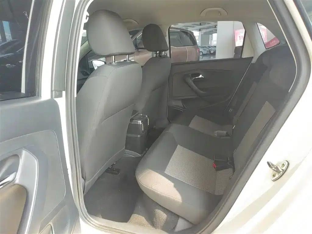 2016 Polo 1.4L Automatic Fashion Edition — миниатюра 17