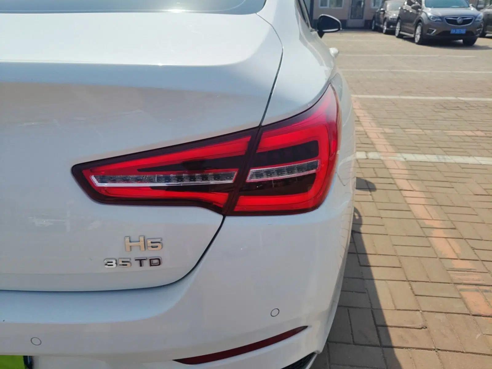 Hongqi H5 2022 Classic Model Facelift 1.8T Automatic Smart Connect Flagship Edition — миниатюра 8