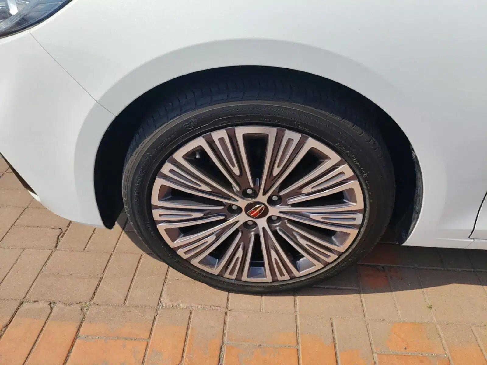 Hongqi H5 2022 Classic Model Facelift 1.8T Automatic Smart Connect Flagship Edition — миниатюра 9