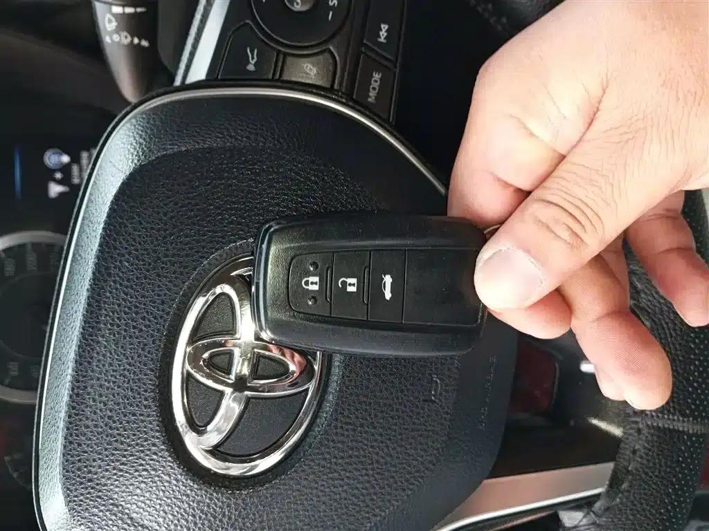 2019 Toyota Corolla 1.2T S-CVT GL-i Elite Edition — миниатюра 17