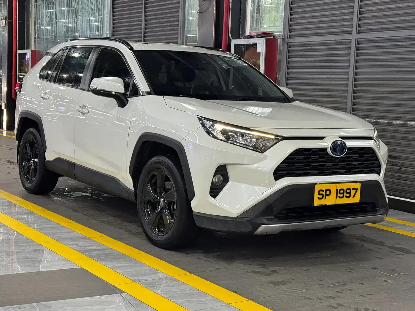 RAV4 2021 Hybrid 2.5L E-CVT AWD Elite PLUS Edition — миниатюра 3