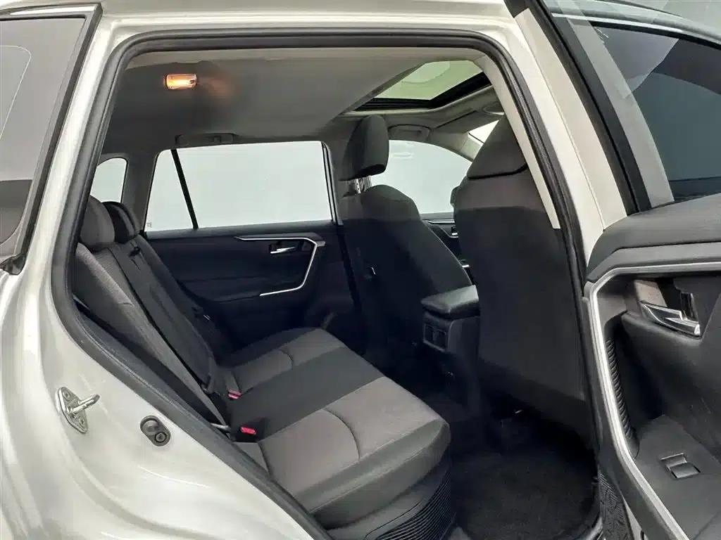 RAV4 2022 Hybrid 2.5L E-CVT 2WD Elite Edition — миниатюра 21