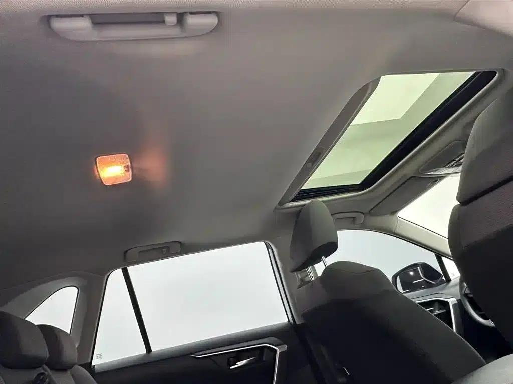 RAV4 2022 Hybrid 2.5L E-CVT 2WD Elite Edition — миниатюра 22