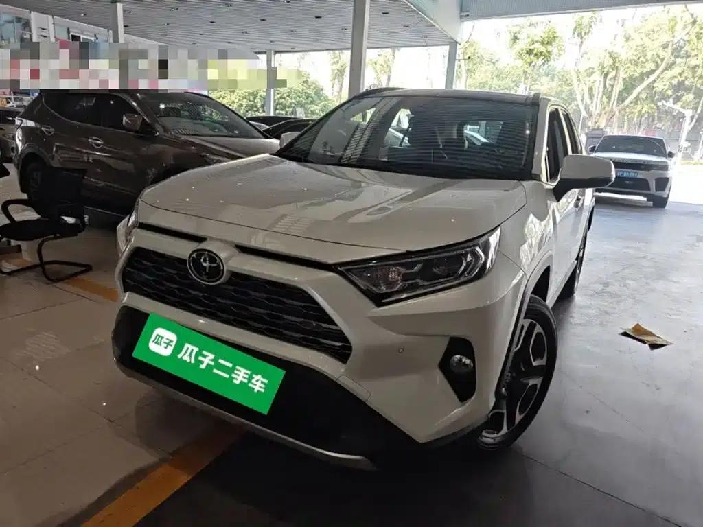 2021 RAV4 2.0L CVT 4WD Premium Edition — миниатюра 1
