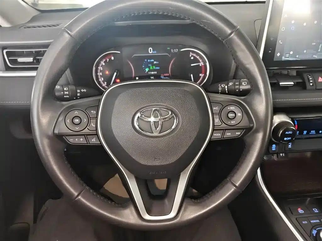 2021 RAV4 2.0L CVT 4WD Premium Edition — миниатюра 11