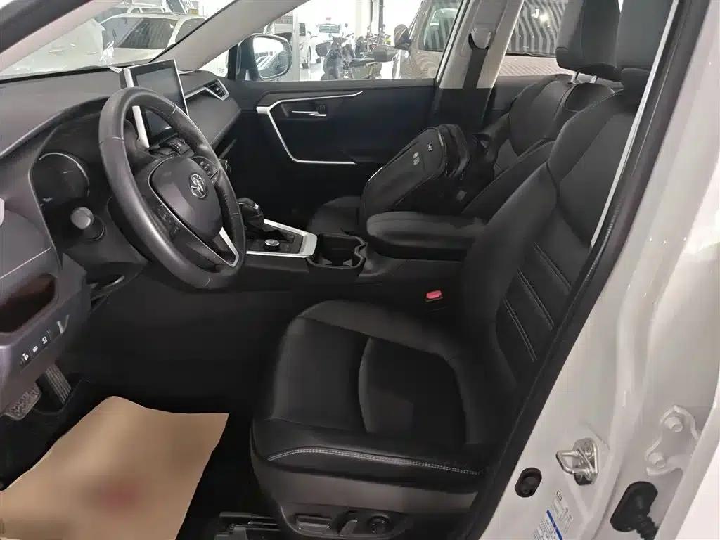 2021 RAV4 2.0L CVT 4WD Premium Edition — миниатюра 15