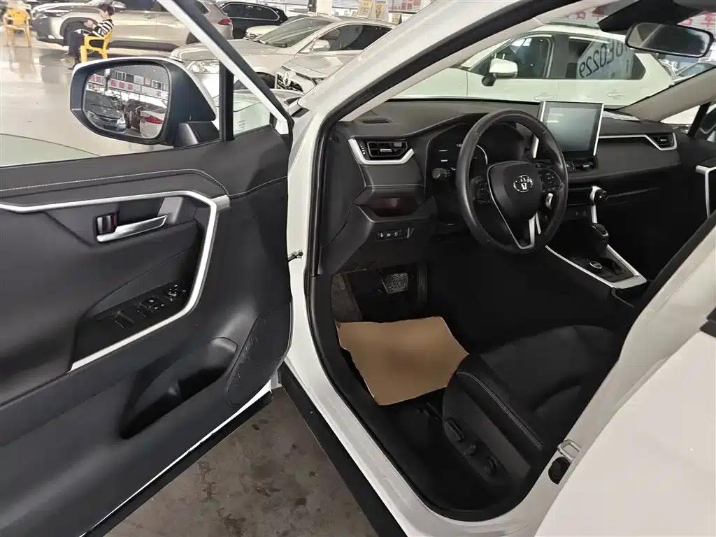 2021 RAV4 2.0L CVT 4WD Premium Edition — миниатюра 16