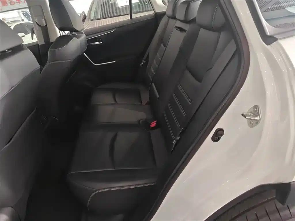 2021 RAV4 2.0L CVT 4WD Premium Edition — миниатюра 17