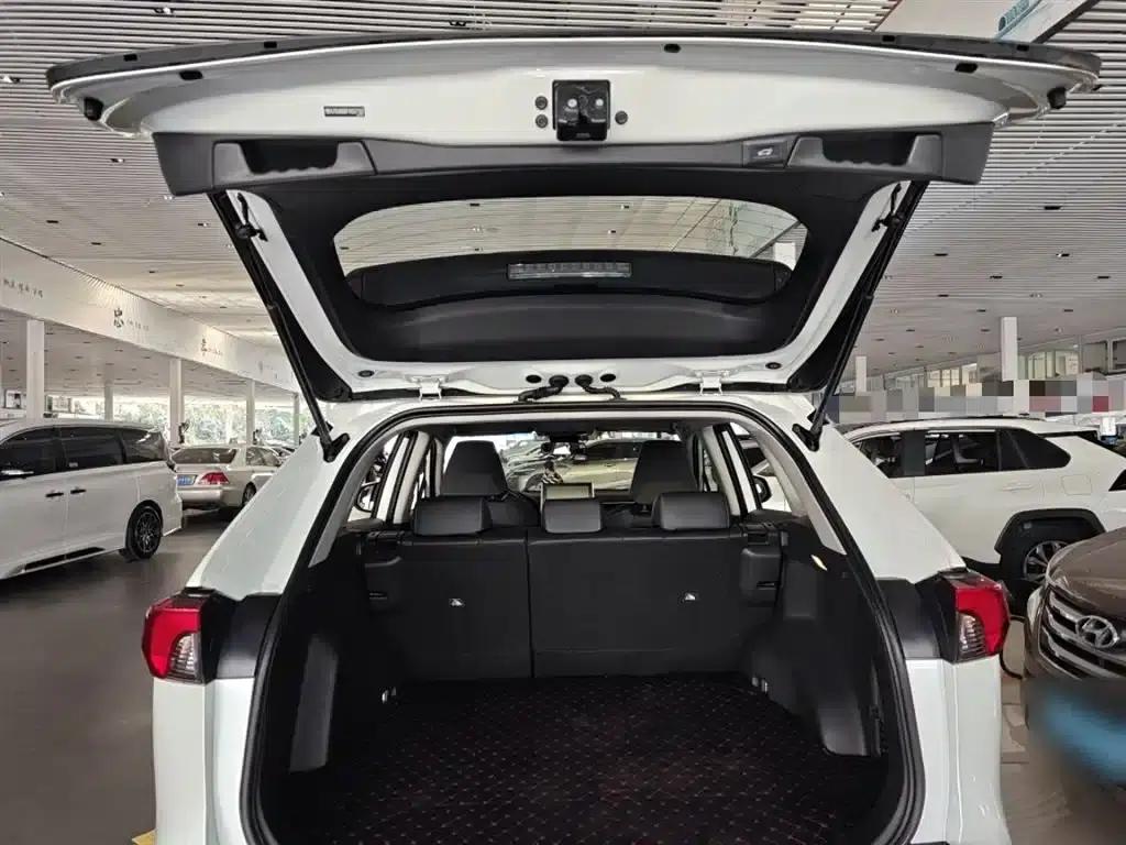 2021 RAV4 2.0L CVT 4WD Premium Edition — миниатюра 19