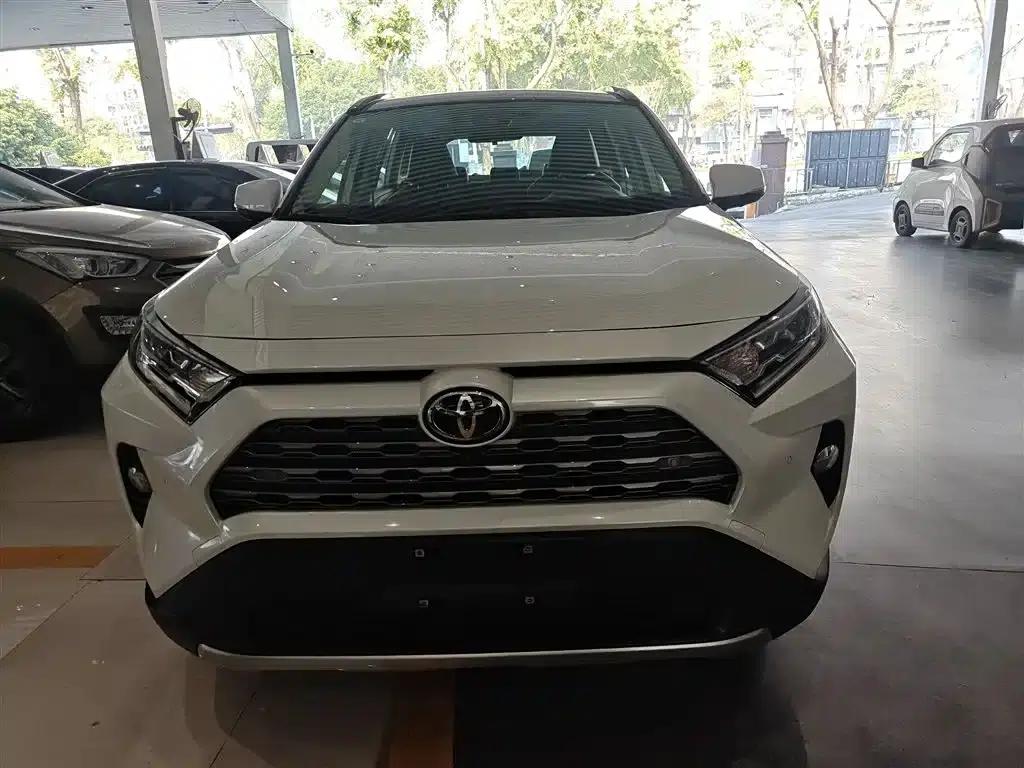 2021 RAV4 2.0L CVT 4WD Premium Edition — миниатюра 3