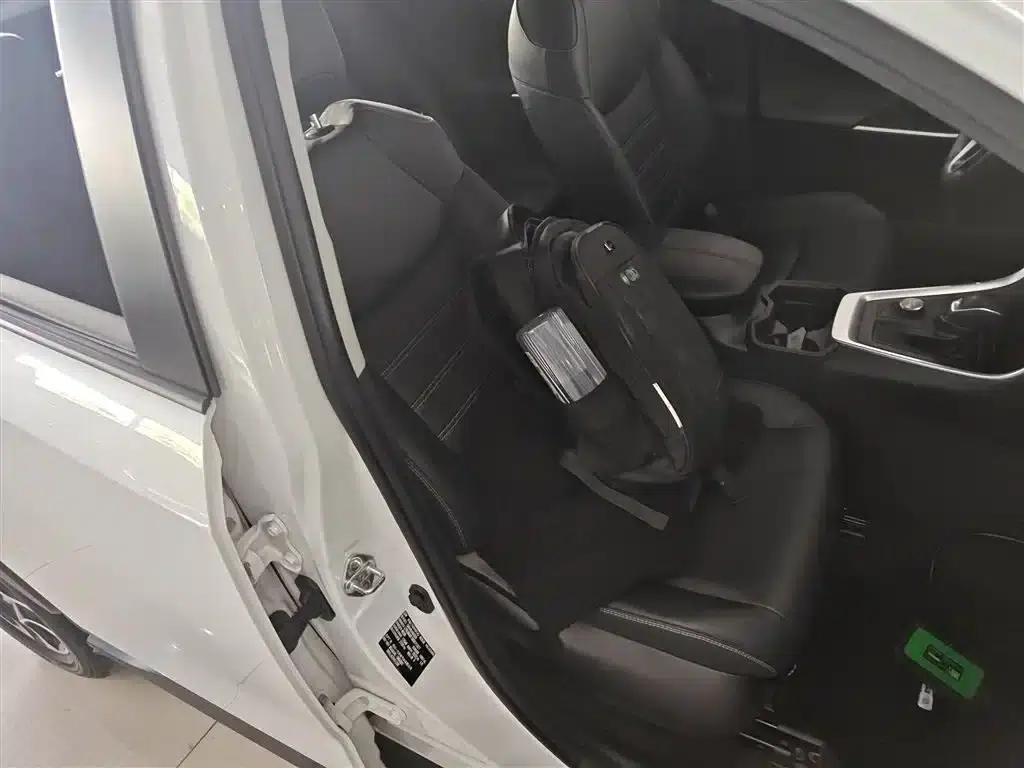 2021 RAV4 2.0L CVT 4WD Premium Edition — миниатюра 25