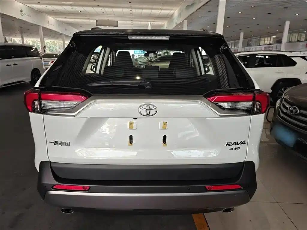 2021 RAV4 2.0L CVT 4WD Premium Edition — миниатюра 6