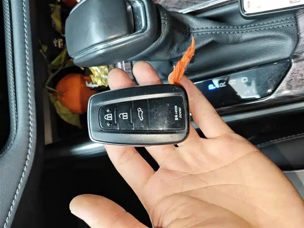 2022 Toyota Highlander Hybrid 2.5L AWD Premium 7-Seater — миниатюра 24