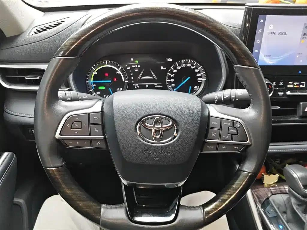 2022 Toyota Highlander Hybrid 2.5L AWD Premium 7-Seater — миниатюра 8