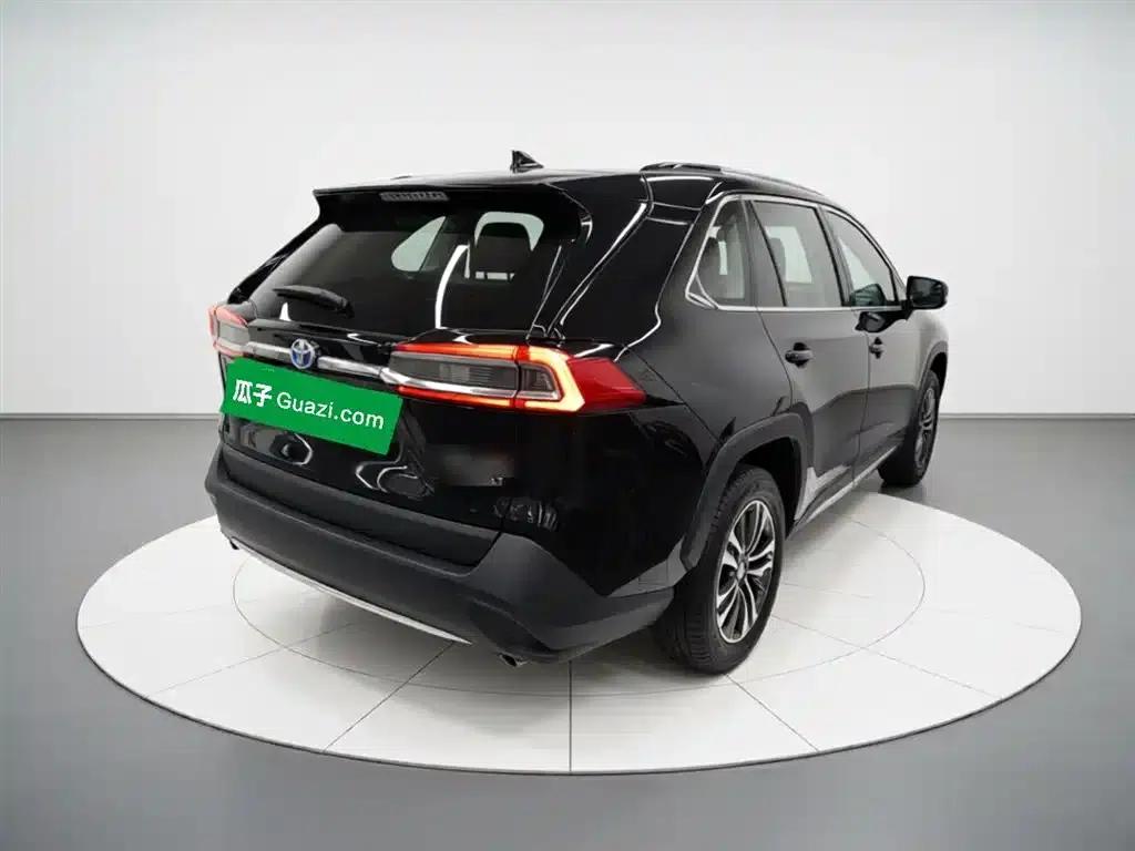 2023 Toyota RAV4 Hybrid 2.5L E-CVT 4WD Premium Edition — миниатюра 5