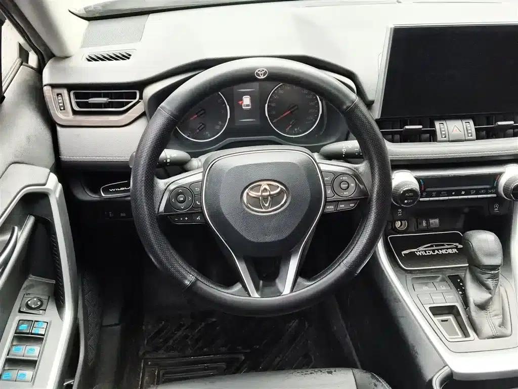 2020 Toyota RAV4 2.0L CVT 2WD Luxury Edition — миниатюра 3