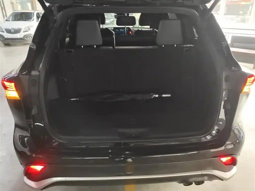 Crown Land Cruiser 2022 2.5L HEV 4WD Premium Edition — миниатюра 19