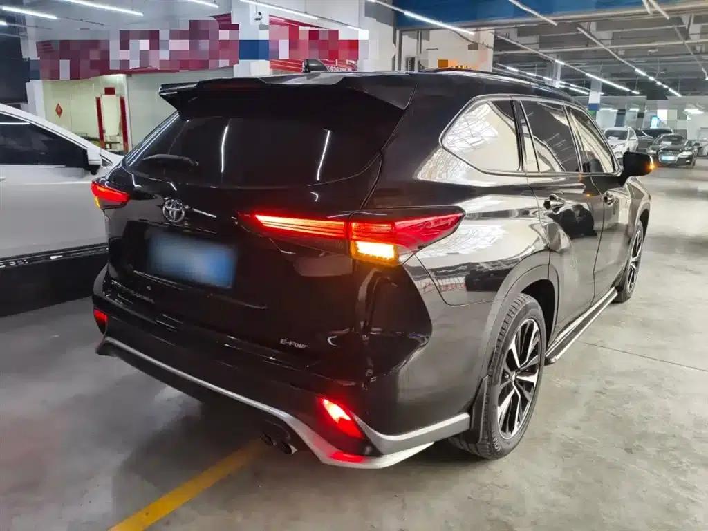 Crown Land Cruiser 2022 2.5L HEV 4WD Premium Edition — миниатюра 7