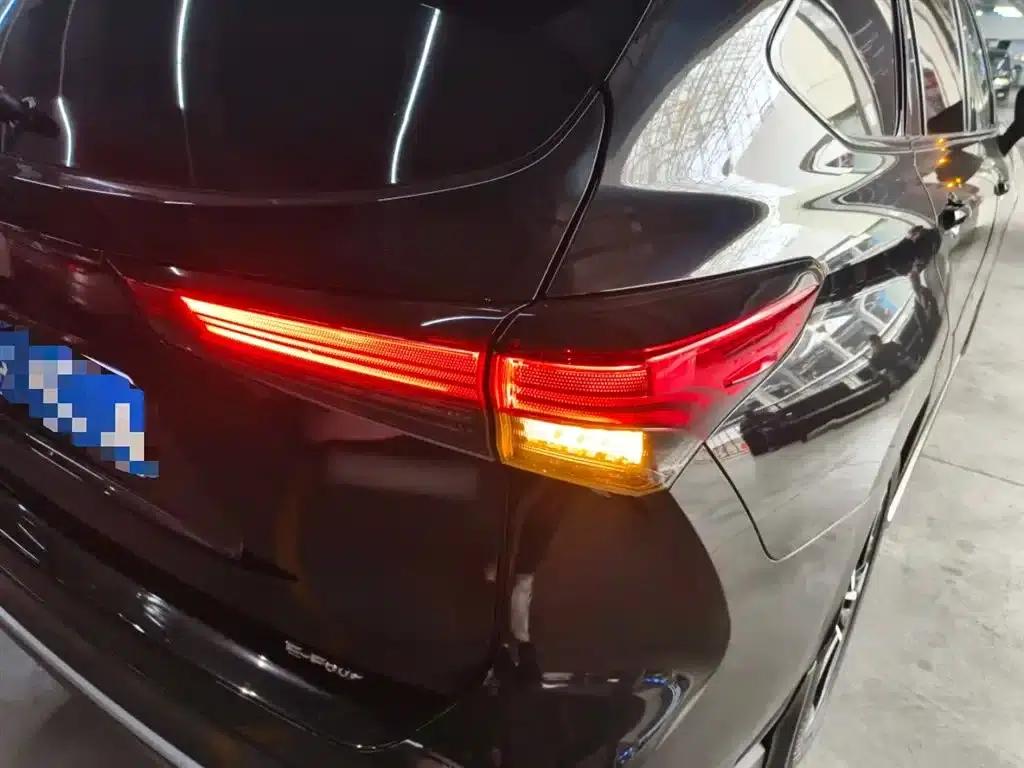 Crown Land Cruiser 2022 2.5L HEV 4WD Premium Edition — миниатюра 8