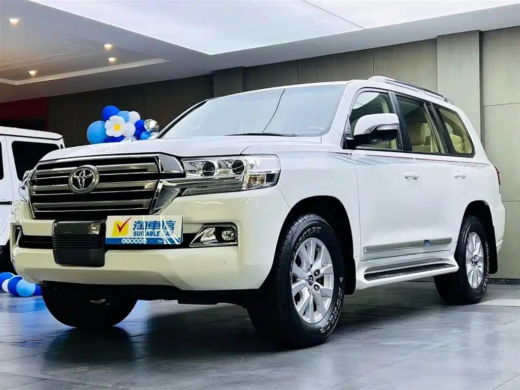 2017 Land Cruiser (Imported) 4.0L Middle East Edition — миниатюра 1