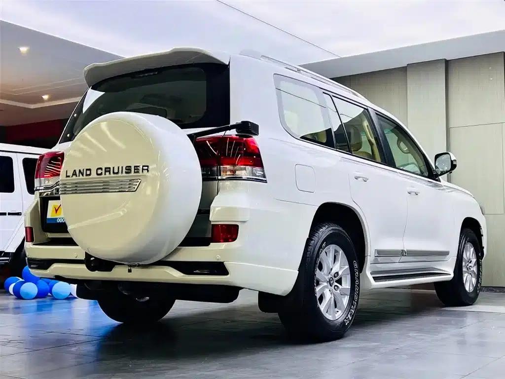 2017 Land Cruiser (Imported) 4.0L Middle East Edition — миниатюра 4