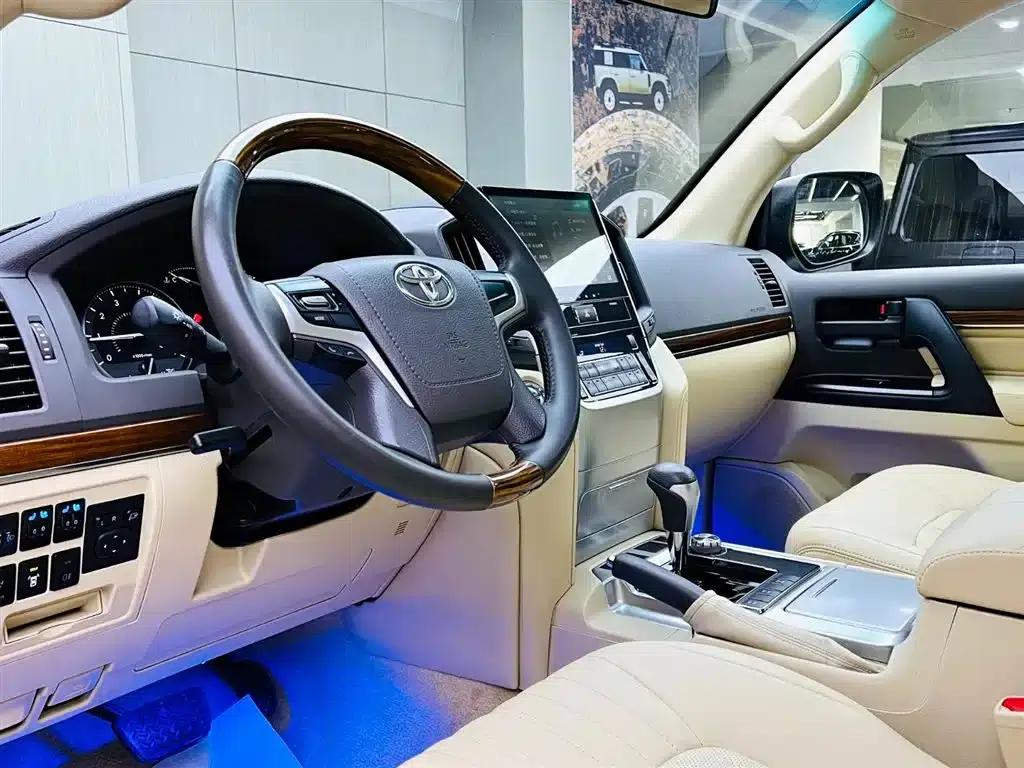 2017 Land Cruiser (Imported) 4.0L Middle East Edition — миниатюра 8