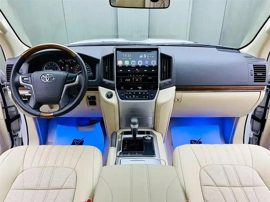 2017 Land Cruiser (Imported) 4.0L Middle East Edition — миниатюра 9