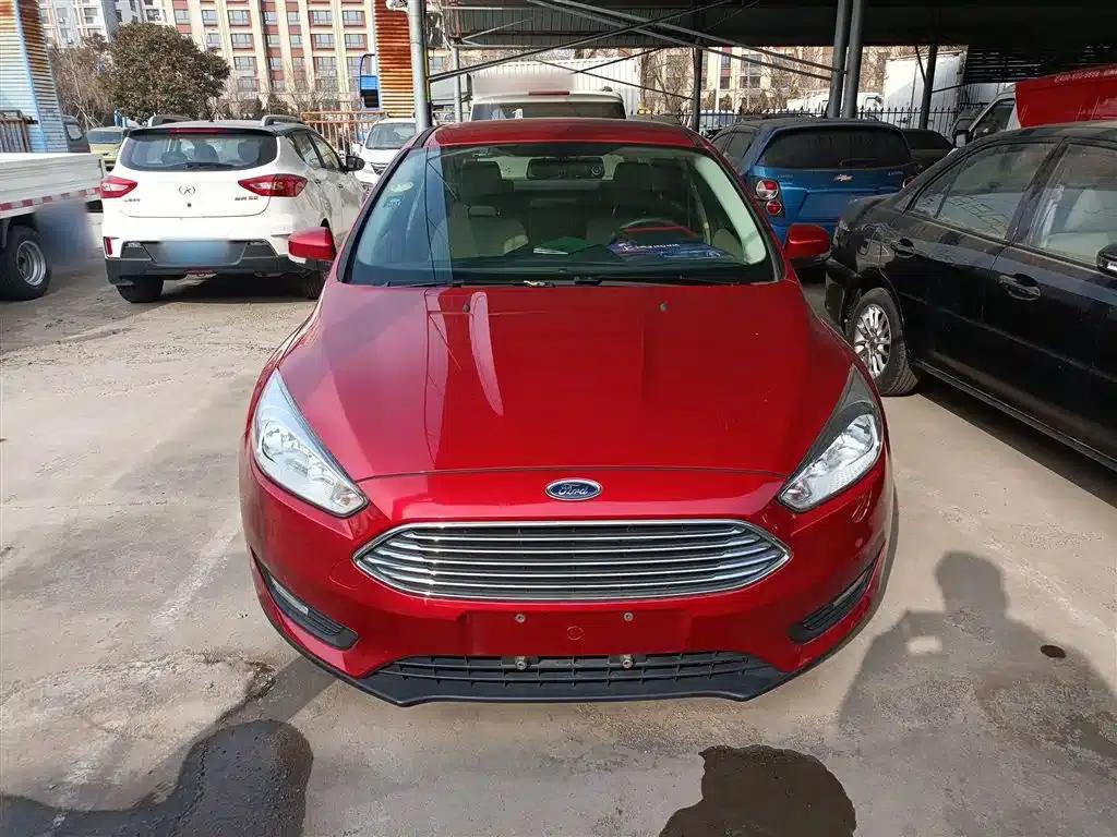 Ford Focus 2017 Sedan 1.6L Automatic Comfort Smart Edition — миниатюра 3
